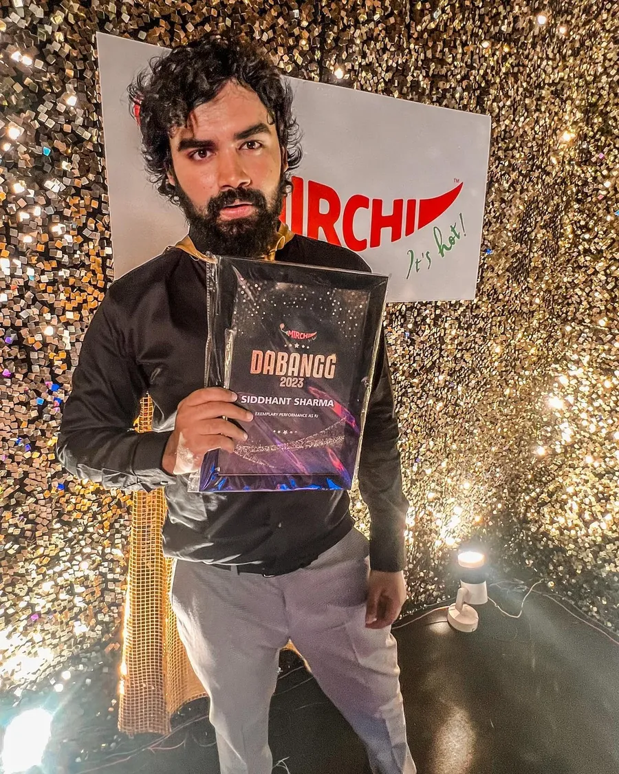 Siddhant Sharma holding the Mirchi Dabangg national award